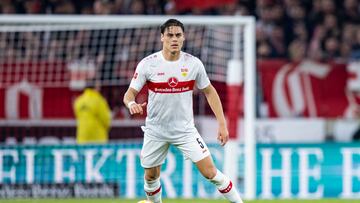 Mavropanos en un partido con el Stuttgart.