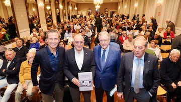 Valladolid. 22/11/2023. Presentación del libro La legión EXTRANJERA BLANQUIVIOLETA Historias de fútbol (1928-1959) Volumen I, de Ramón Martinez, con la presencia de Jorge Valdano en el salón de los espejos del Teatro Calderón de Valladolid.
Photogenic/Miguel Ángel Santos