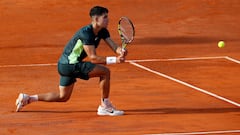 Nice (France), 22/07/2023.- Carlos Alcaraz of Spain in action against Borna Coric of Croatia during their match at the Hopman Cup tournament in Nice, France, 22 July 2023. (Tenis, Croacia, Francia, España, Niza) EFE/EPA/SEBASTIEN NOGIER
