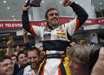 De forma consecutiva logr車 otra victoria con el R28 pintado de naranja ING en el circuito de Fuji, que se altern車 con Suzuka dos a?os. Kubica (BMW) y Raikkonen (Ferrari) compeltaron el podio.