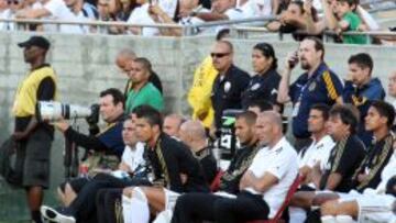 En la 2011-12, Zidane ocupó el cargo de director de fútbol del primer equipo, y ya se le vio en el banquillo durante la pretemporada en EE UU.