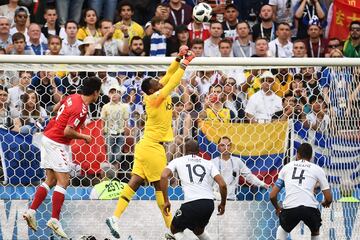 Steve Mandanda para el balón.