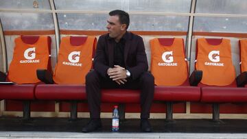 El técnico albo levantó su cuarto trofeo en Colo Colo.