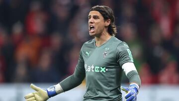 MAINZ, GERMANY - NOVEMBER 05: Yann Sommer of Borussia Monchengladbach reacts during the Bundesliga match between 1. FSV Mainz 05 and Borussia Mönchengladbach at MEWA Arena on November 05, 2021 in Mainz, Germany. (Photo by Alex Grimm/Getty Images)