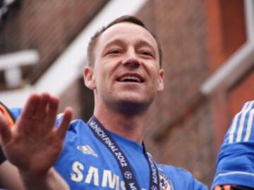 Hailed as "captain, leader, legend" on the banner hung by adoring fans at Stamford Bridge, John Terry's credentials as a Chelsea icon and a major inspiration behind their success are well established, yet Conte will be faced with the thorny problem of pot