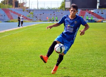 El joven mediocampista es el nuevo crack venezolano. Ya es titular con el Zulia y en breve llegará su oportunidad con la selección mayor de Venezuela. En la Libertadores, un gol suyo al Nacional dio al Zulia su primer triunfo en la competición. Si sigue así, podría acabar en el Barça o Madrid.