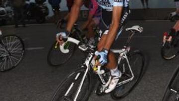 <b>LUZ ARDIDEN. </b>Alberto Contador, entre Andy Schleck y Cadel Evans durante la subida final.