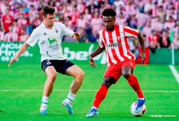 Hassan se ha destapado en este inicio de temporada como una de las revelaciones de LaLiga. Si Gaspar fue el encargado del gol, el francoargelino dirigi車 las asistencias, apunt芍ndose los dos pases decisivos de los tantos de su equipo. Cuando Hassan tiene la pelota, el Sporting mejora.