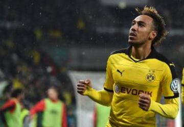 Delantero gabonés del Borussia Dortmund alemán. Finalizó la primera parte de la Bundesliga con 18 tantos, siendo el máximo anotador del certamen.