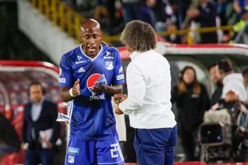 Millonarios venció a Independiente Santa Fe en el primer clásico bogotano del año en el Torneo ESPN jugado en el estadio El Campín de Bogotá. El partido terminó 3-1 y los goles fueron de Zapata, Ortíz, Del Valle y Torijano descontó para Santa Fe.