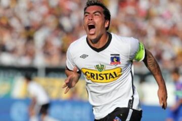 A pesar de su edad, el delantero chileno sigue on fire con el Colo-Colo. No podría ser titular en el Barça o Madrid, pero podría ser un suplente de lujo.