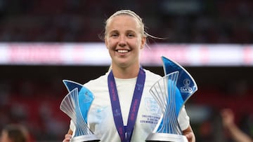 LONDON, ENGLAND - JULY 31: Beth Mead of England poses with her player of the tournament and top scorer awards during the UEFA Women's Euro England 2022 final match between England and Germany at Wembley Stadium on July 31, 2022 in London, United Kingdom. (Photo by Marc Atkins/Getty Images)