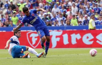 Rubio tuvo una buena chance de anotar, pero se demoró y Álvarez le pinchó la pelota.