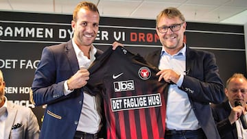 Van der Vaart, junto a Steinlein el verano pasado.