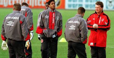 Van Gaal aplazó su jubilación: la libreta sigue abierta