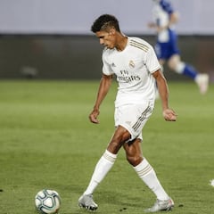 Varane ficha por la agencia de representación CAA Base