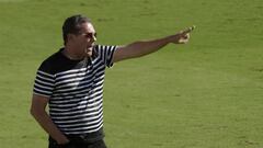 Soccer Football - Brasileiro Championship - Vasco da Gama v Internacional - Estadio Sao Januario, Rio de Janeiro, Brazil - February 14, 2021 Vasco da Gama coach Vanderlei Luxemburgo REUTERS/Alexandre Loureiro