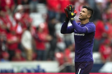 Aunque es canterano de Chivas, y pasó por Tigres, el próximo mes de junio el arquero mexicano cumplirá 10 años con el Toluca.