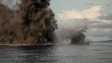 Erupción de un volcán submarino