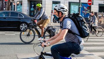 The number of cyclists has increased in Paris with the Covid19 crisis. Many Parisians have abandoned public transport in favor of cycling. Living with cars and pedestrians is becoming more and more difficult. Bicycle trips have jumped by nearly 70% in one