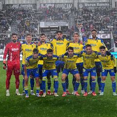 Aprobados y suspensos del Cádiz: un charco de agua regala un punto de oro