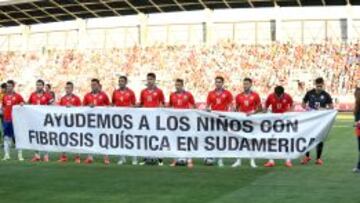 Por petición de Sampaoli, los jugadores salieron con este lienzo.