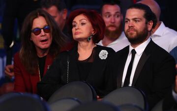 El cantante de heavy metal Ozzy Osbourne con su esposa Sharon Osboune y su hijo Jack Osbourne.