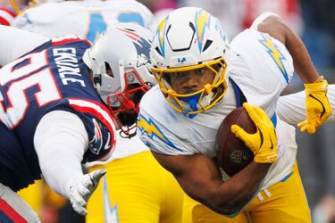 Patriots y Chargers reeditan una rivalidad de playoffs en una noche cargada de historia