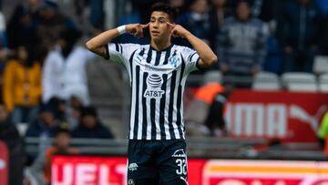 Maximiliano Meza jugando con Monterrey durante el Clausura 2019.