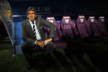 Posterior a su paso por Madrid, Manuel Pellegrini firmaría por el Málaga. En el cuadro de La Rosaleda, nunca pudo vencer al Barcelona, registrando la marca de 1 empate y 7 derrotas.