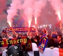 El Barça suspende a los dos socios del saludo nazi en París