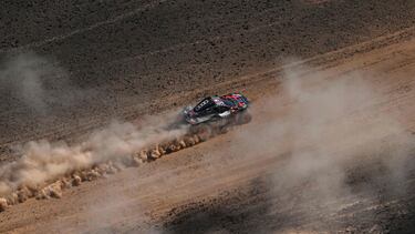 Carlos Sainz pilota el Audi durante la penúltima etapa del Dakar 2024.