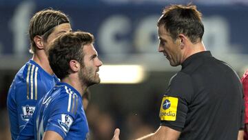 Juan Mata y Mark Clattenburg