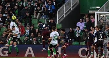 El guante de Iñigo Vicente deja contra las cuerdas a Beñat San José