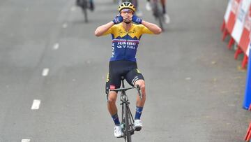 Team Jumbo rider Slovenia's Primoz Roglic celebrates winning the 1st stage of the 2020 La Vuelta cycling tour of Spain, a 173 km race from Irun to Arrate on October 20, 2020. (Photo by ANDER GILLENEA / AFP)