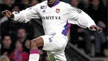 El Lyon no quiso cambiar a Govou por Carew.