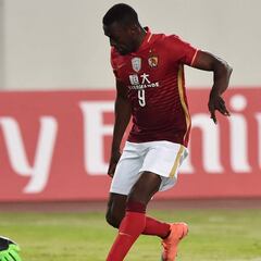 Jackson Martínez y Abdennour, cerca del Galatasaray