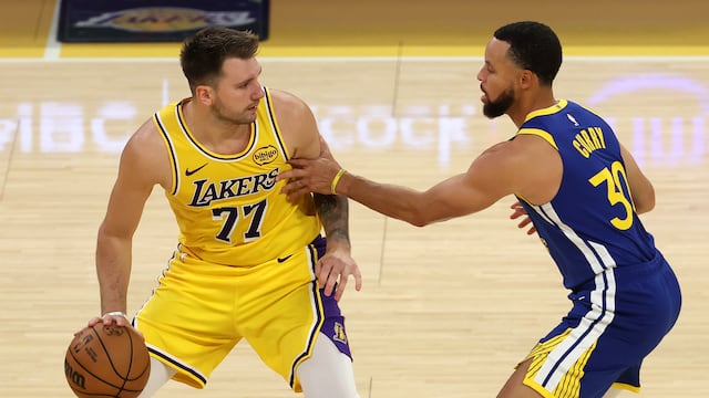 El esloveno de los Lakers sufrió una molestia sobre el final de la derrota ante los Golden State Warriors en el primer partido de la campaña.