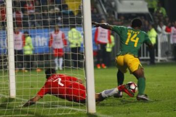 Futbol, Chile v Jamaica.
Partido amistoso 2016.
El jugador de la seleccion chilena Alexis Sanchez, izquierda, juega el balÃ³n durante el partido amistoso contra Jamaica en el estadio Sausalito de ViÃ±a del Mar, Chile.
27/05/2016
Marcelo Hernandez/Photosport**********

Football, Chile v Jamaica.
Chile's player Alexis Sanchezl left,  play the ball during the friendly football match against Jamaica at the Sausalito stadium in Vina del Mar, Chile.
27/05/2016
Marcelo Hernandez/Photosport*