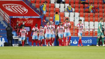 Los jugadores del Lugo, durante un partido en el Anxo Carro.