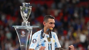 LONDON, ENGLAND - JUNE 01: Angel Di Maria of Argentina celebrates after their sides victory during the 2022 Finalissima match between Italy and Argentina at Wembley Stadium on June 01, 2022 in London, England. (Photo by Catherine Ivill - UEFA/UEFA via Getty Images)