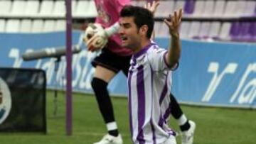 <b>TRES PENALTIS. </b>Piñeiro Crespo sacó de sus casillas a los jugadores del Valladolid y dejó de señalar tres penaltis. Dos a Guerra, uno en cada parte, y otro a Barragán. Pese a ello, los blanquivioletas no quieren levantar la voz como en Vigo.