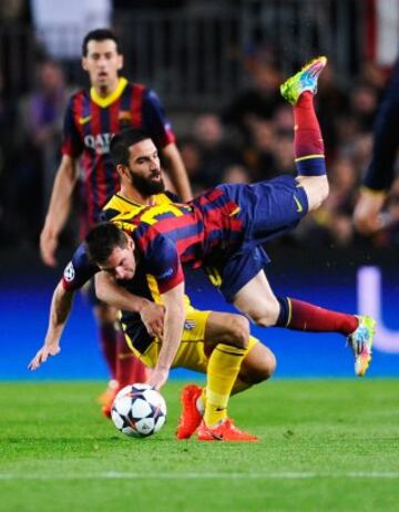 Lionel Messi y Arda Turan.