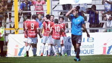 Yeferson Soteldo celebra un gol de Huachipato ante Deportes Iquique.