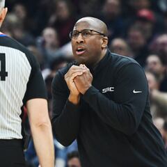 Why was Sacramento Kings’ coach Mike Brown ejected from his team’s 124-123 win against the Toronto Raptors?