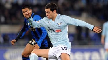 Camisetas de fútbol históricas que fueron patrocinadas por videojuegos y consolas: del Sevilla de Maradona con Super Nintendo al Arsenal de Wenger con SEGA