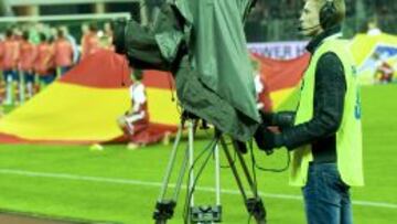 Los contratos televisivos para los partidos de España han bajado a más de la mitad.