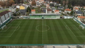 Vista del estadio Municipal de Espi?edo de O Carballi?o.