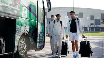 Los jugadores del Unicaja, antes de emprender viaje hacia Turquía.