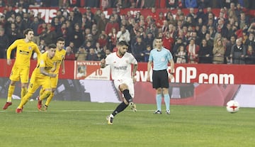 Banega marcó el 2-1 de penalti.